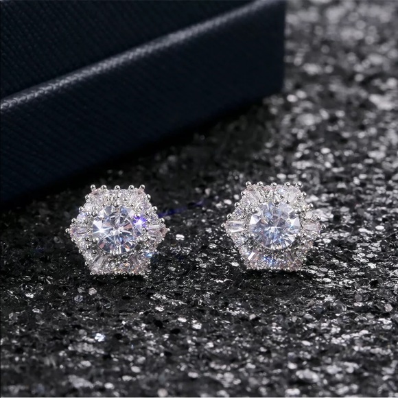 New 925 Silver Stud Earrings Creative Round Cut Cubic Zirconia - Picture 3 of 6